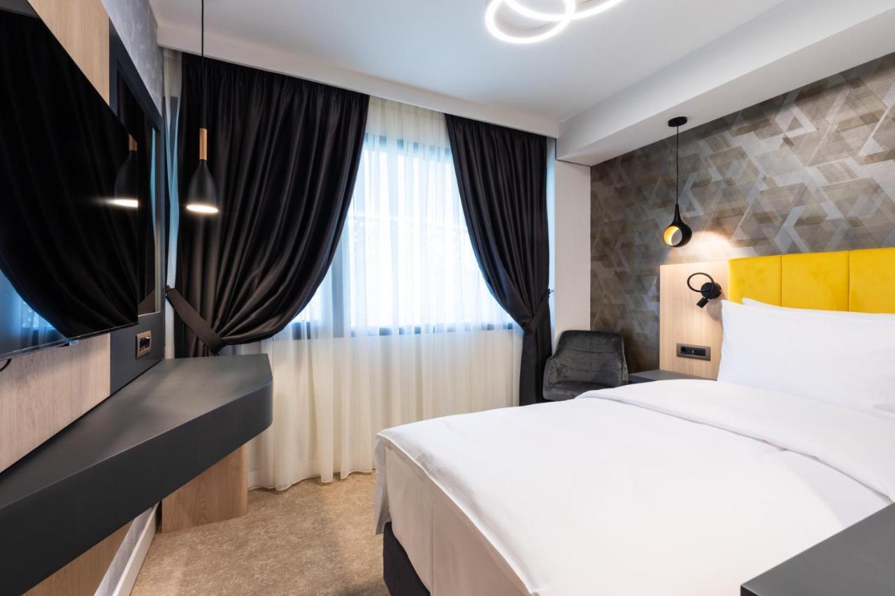 Hotel Ramada By Wyndham Slatina Parc Exterior foto