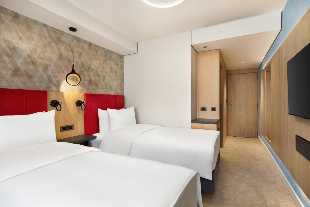 Hotel Ramada By Wyndham Slatina Parc Exterior foto