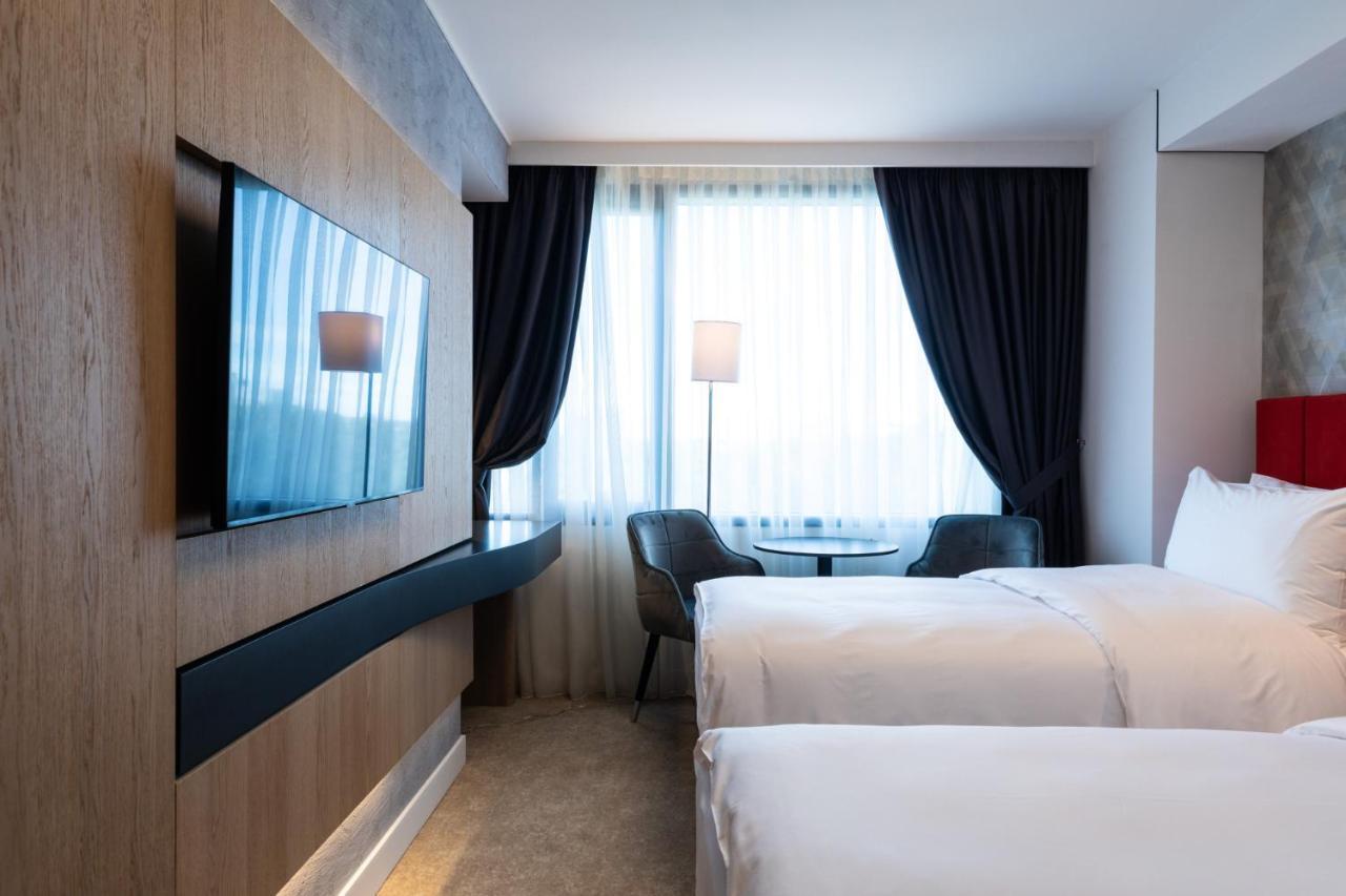 Hotel Ramada By Wyndham Slatina Parc Exterior foto