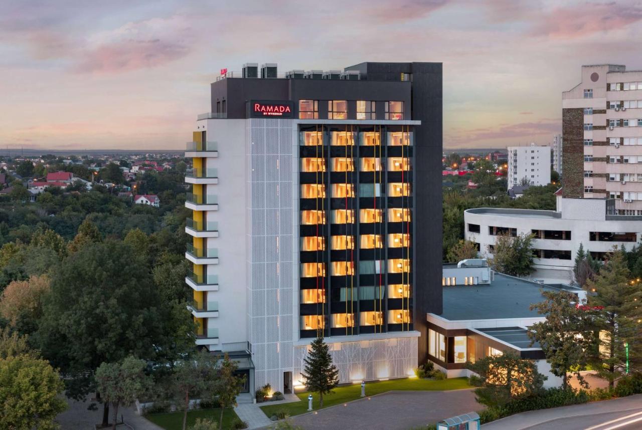 Hotel Ramada By Wyndham Slatina Parc Exterior foto